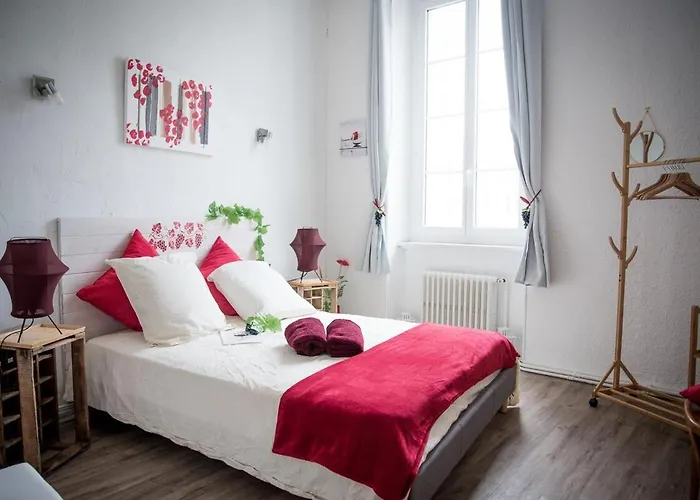 公寓 Qualys Vignoble Parking, Square View, Close To *