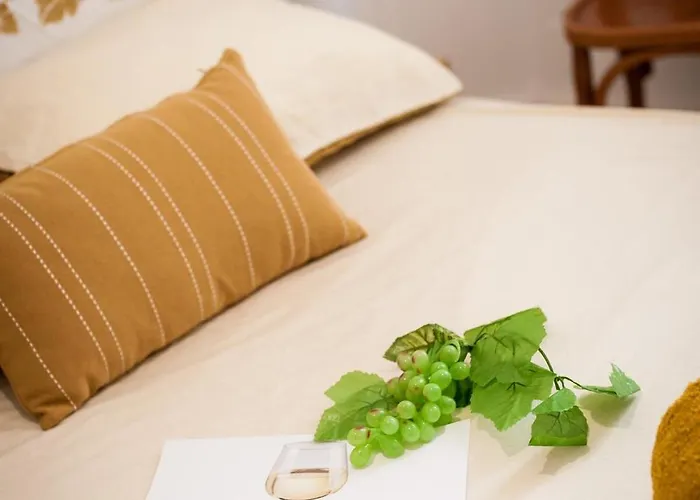 Qualys Vignoble Parking, Square View, Close To *